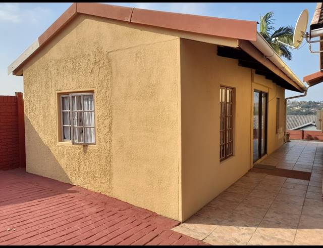 4 BEDROOM HOUSE FOR SALE IN BLUFF